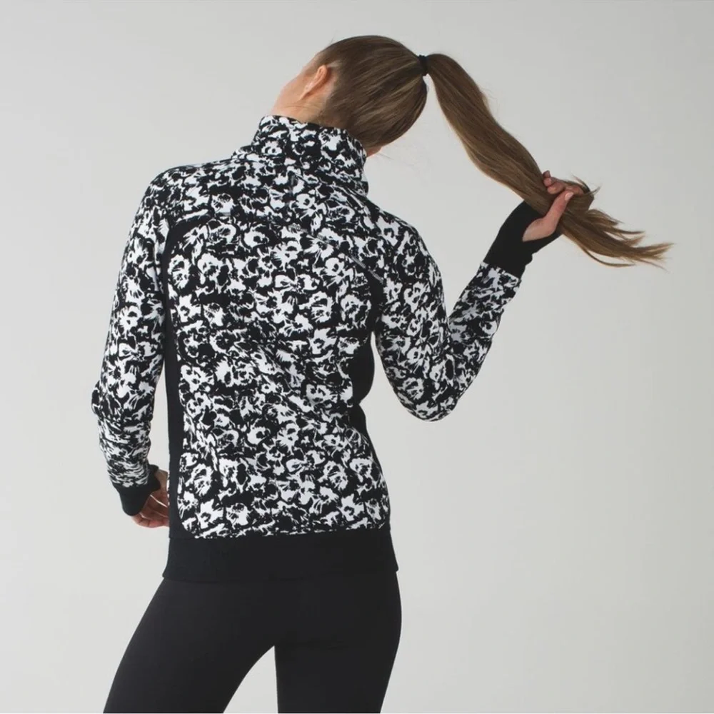 Lululemon Black & White Fleur Sombre Floral Cozy Cuddle Up Full Zip Jack Sz 4 - Picture 5 of 13